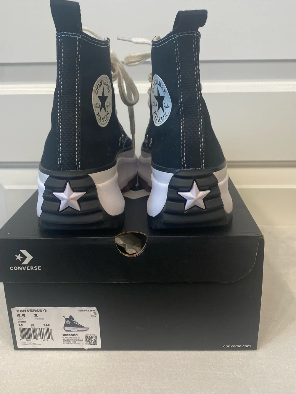 CONVERSE RUN STAR HIKE PLATFORM NEW IN BOX!  HI TOP, BLACK W/ WHITE , WOMENS 8